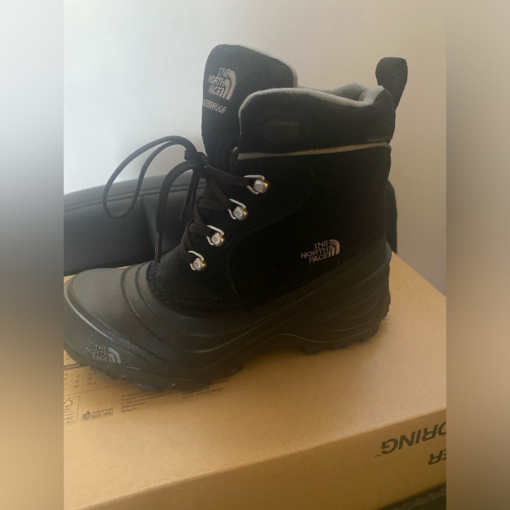 Boys NorthFace winter boots